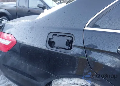 2010 Mercedes-Benz E 350 4Matic из США, поврежденный, VIN WDDHF8HB4AA087358